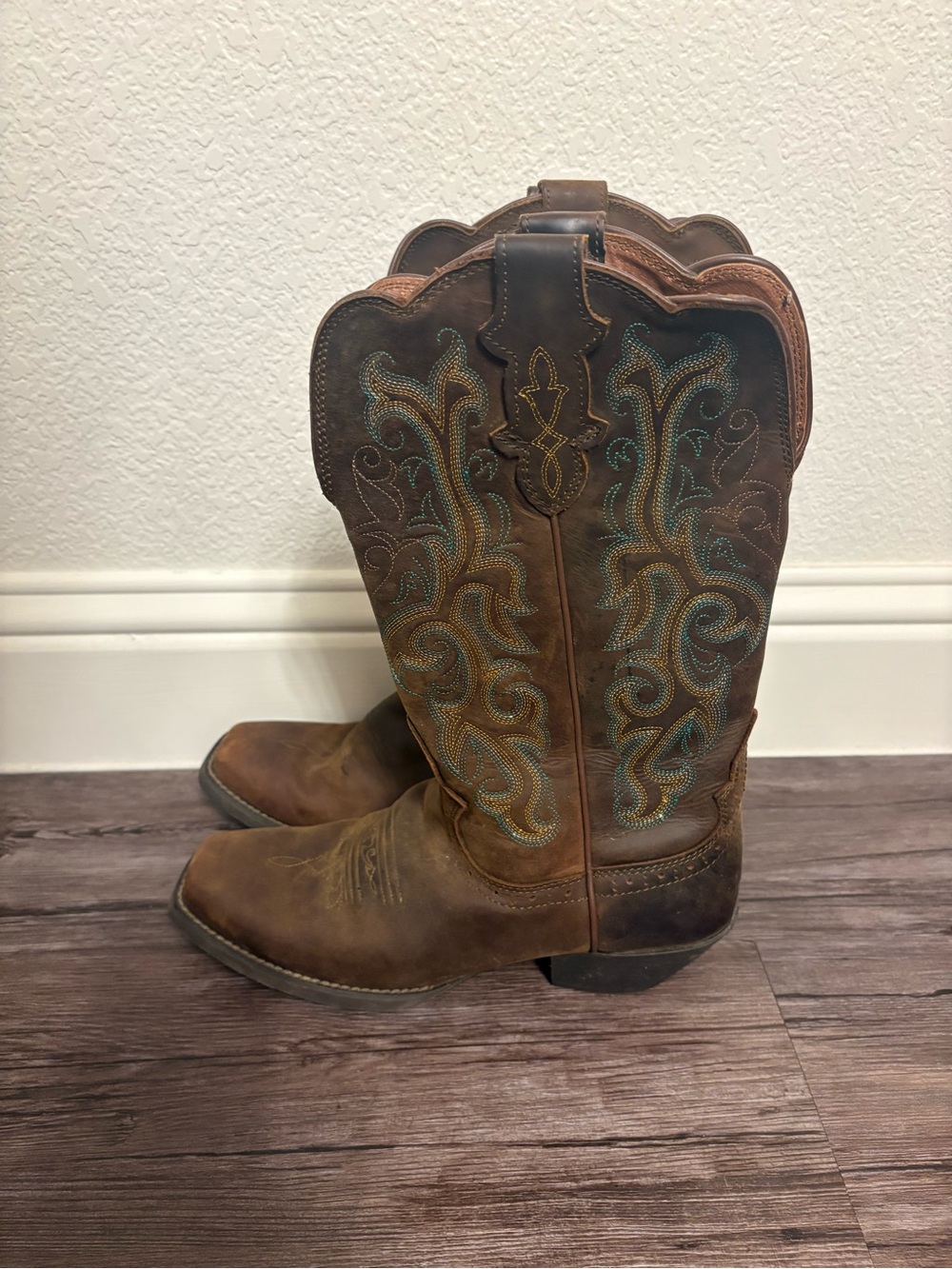 Brown Embroidered Cowgirl Boots - Classic Western Style